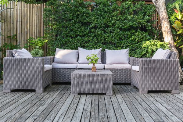 Patio Set Assembly in Bear